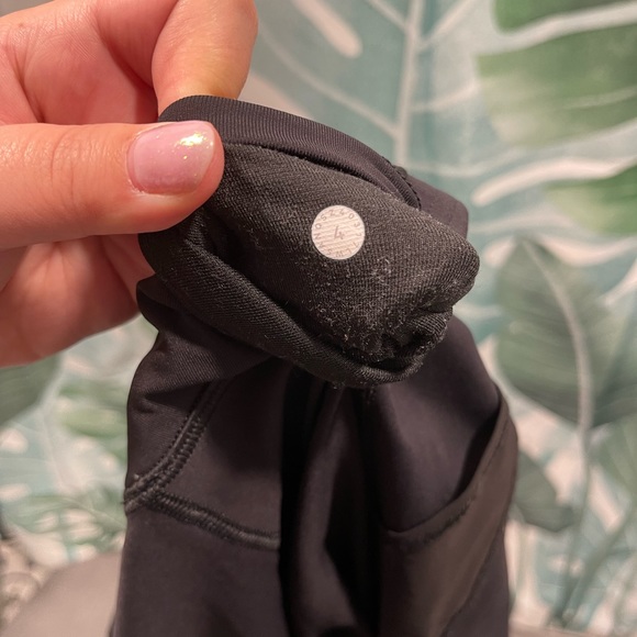 LULULEMON • black Miles Ahead Tight SIZE 4 - Picture 4 of 5